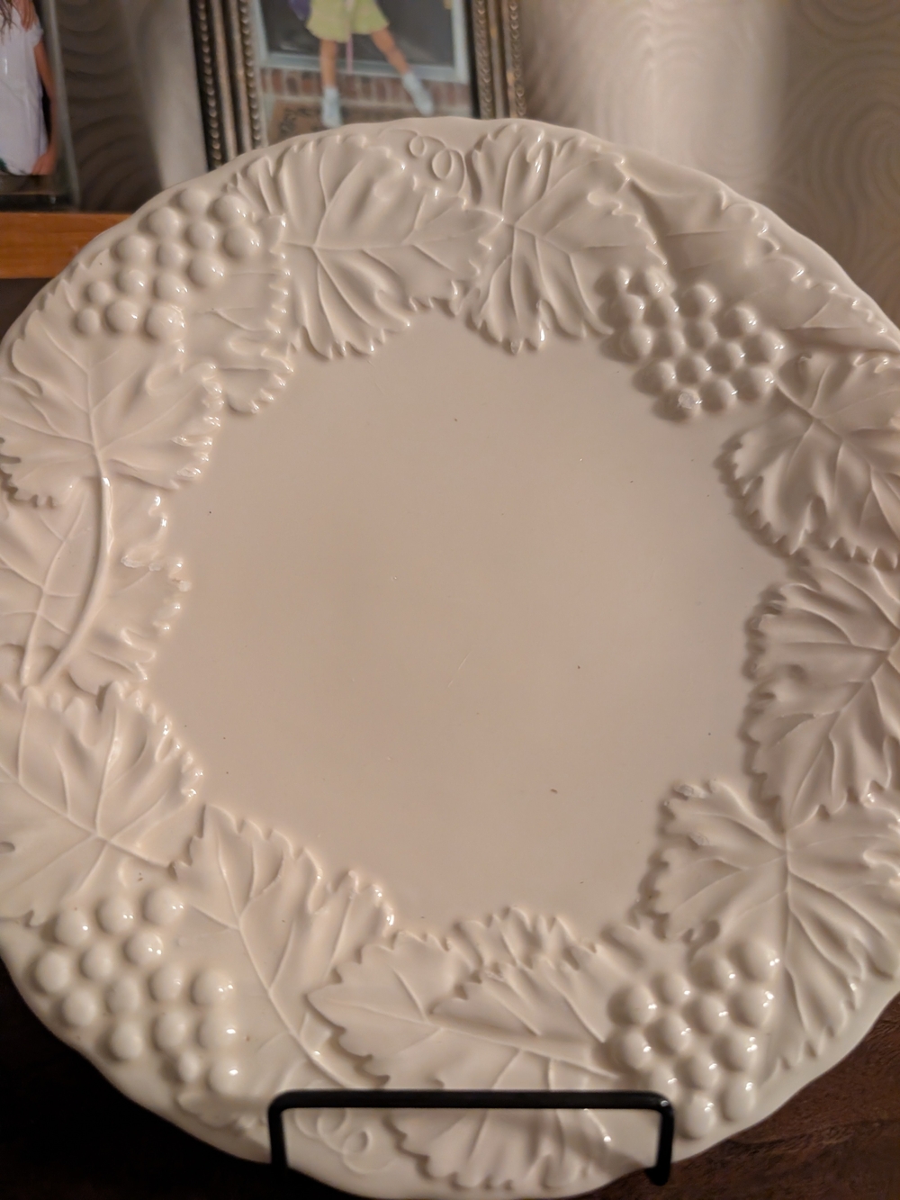 Williams Sonoma Napa White Embossed Grape Leaf Ceramic Dinner Plates-7